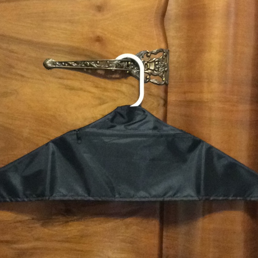 GET IT ALL TOGETHER: Hanger Accessory w/ pouches!